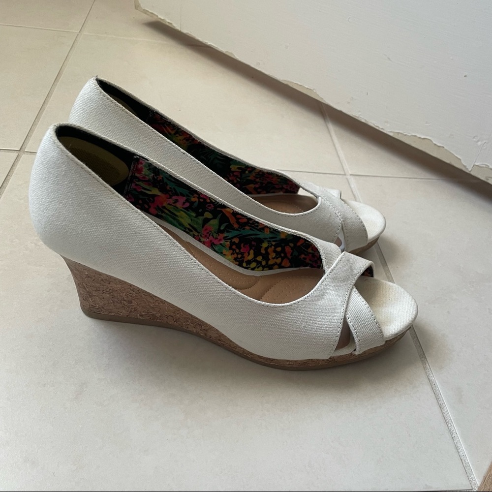 Dexflex Comfort White Wedges
